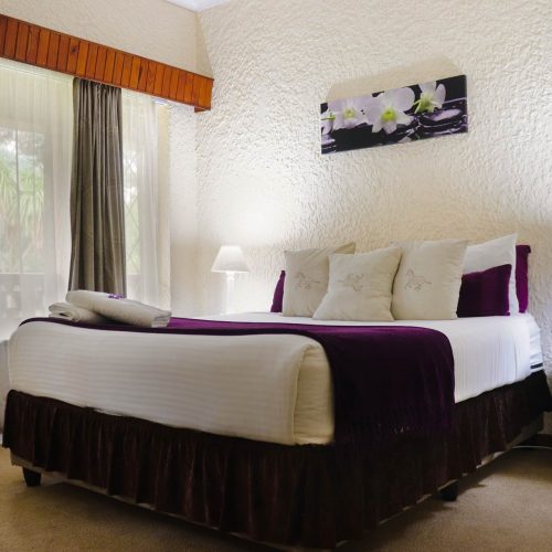 Super Budget Double Room (White Comosa)